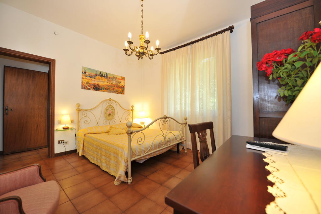 Gli Olivi Villa Calci Oda fotoğraf