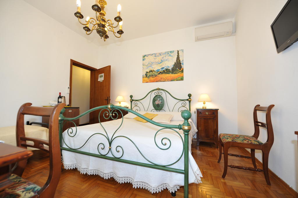 Gli Olivi Villa Calci Oda fotoğraf